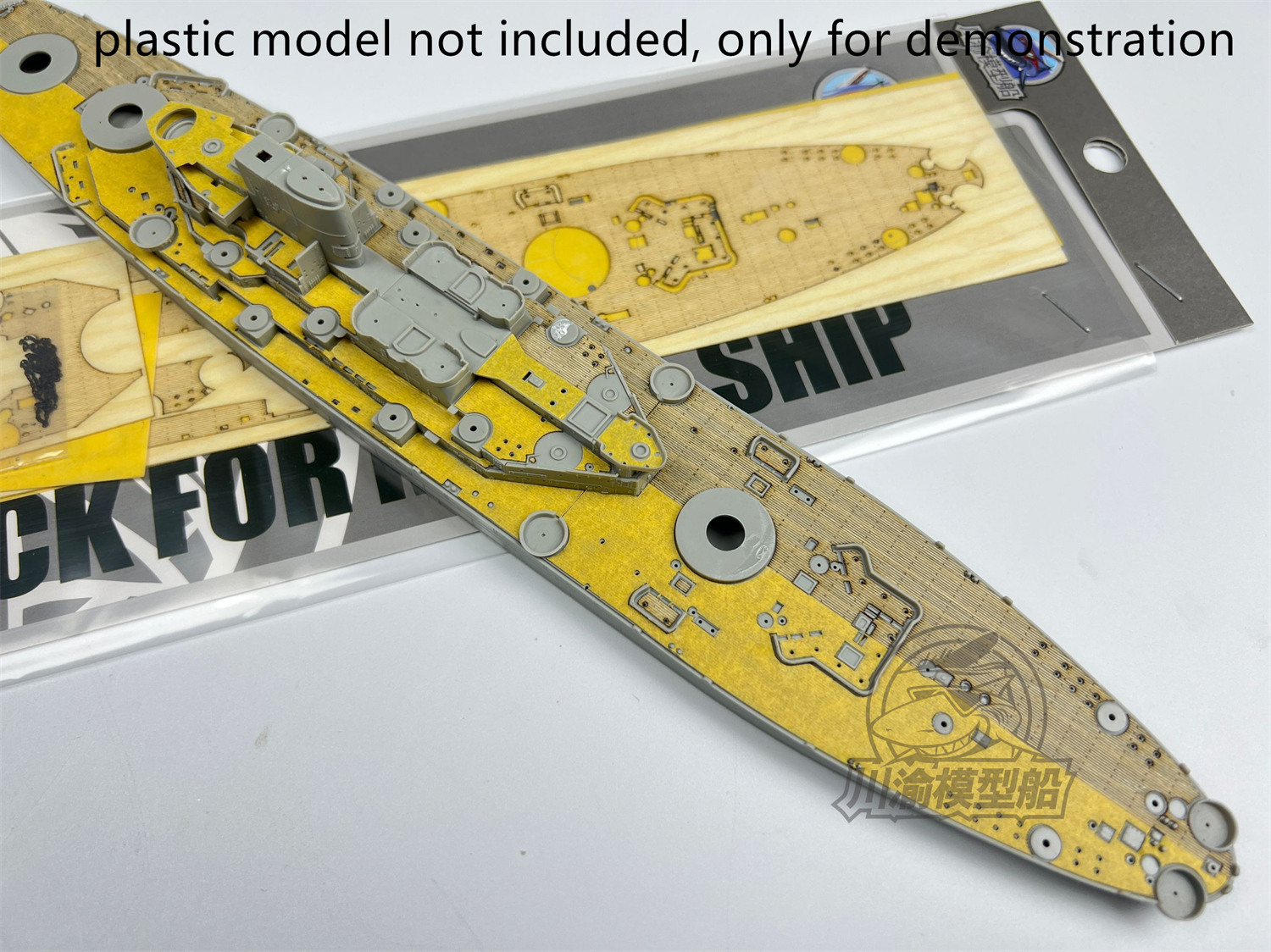 Model Kit Uss Missouri - Arkusz maskujący drewnianą pokładem w skali