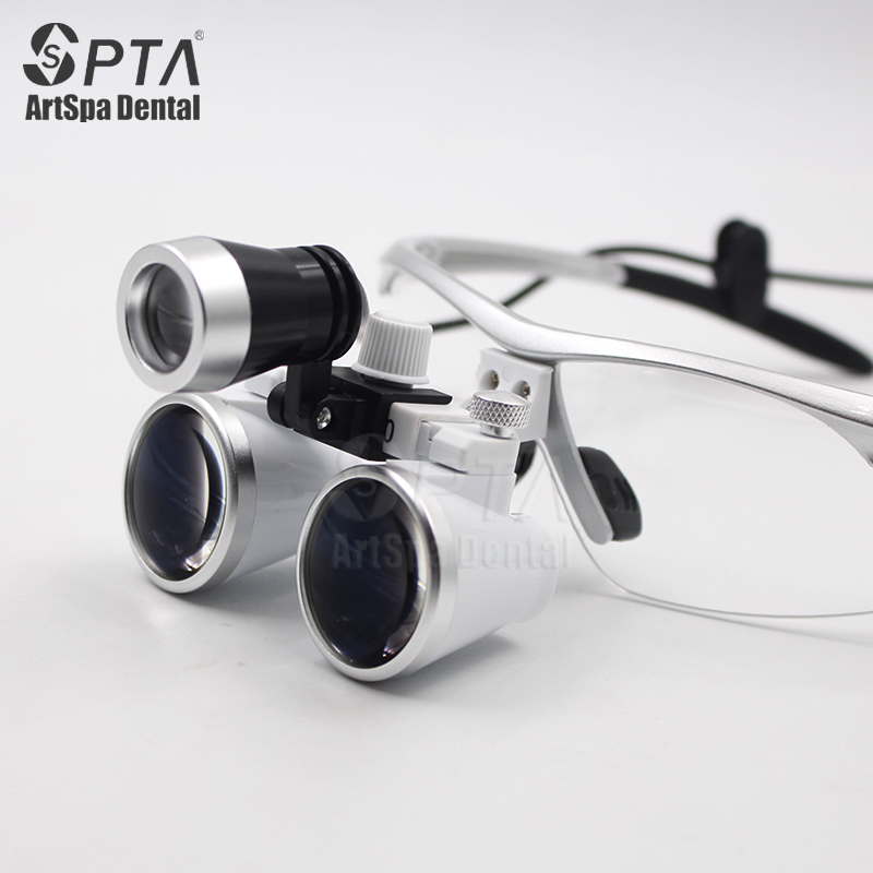 Lupa dentystyczna Lampa labora – Magnifier With Light recenzja i cena